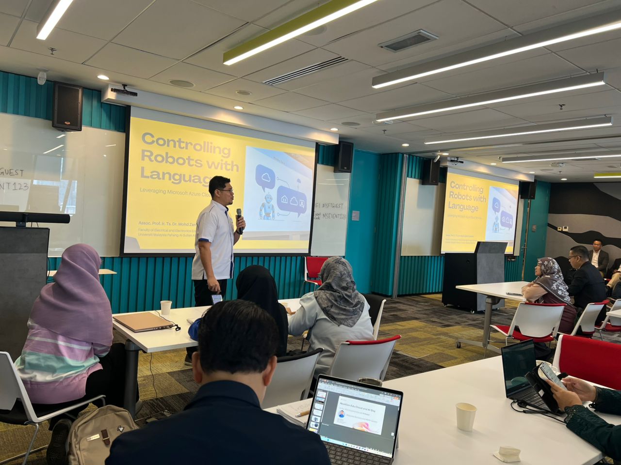 Language Meets Robotics: Associate Professor Ir. Ts. Dr. Mohd Zamri Bin Ibrahim Presents Cutting-Edge Tech at Microsoft Malaysia